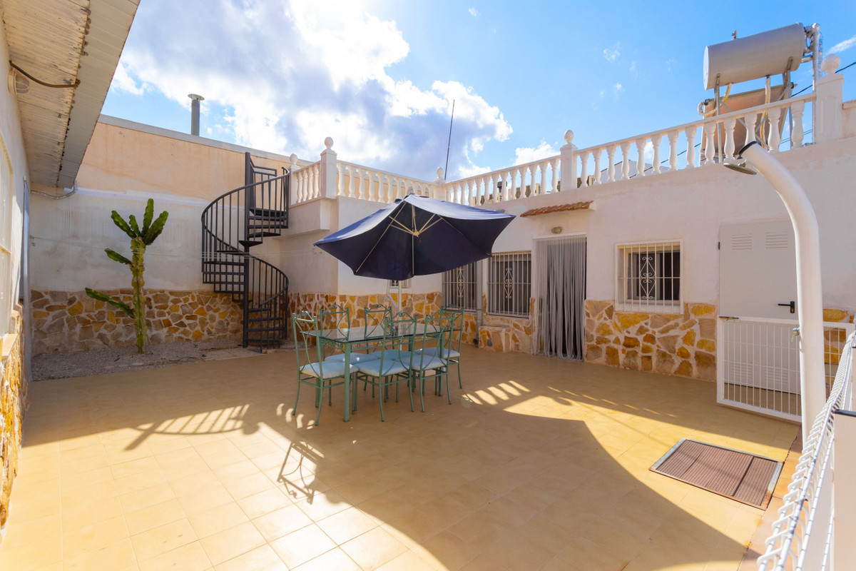 For sale - 4 Bedroom 3 Bathroom House - Townhouse in Los Montesinos - Los Montesinos Centro  - Alicante