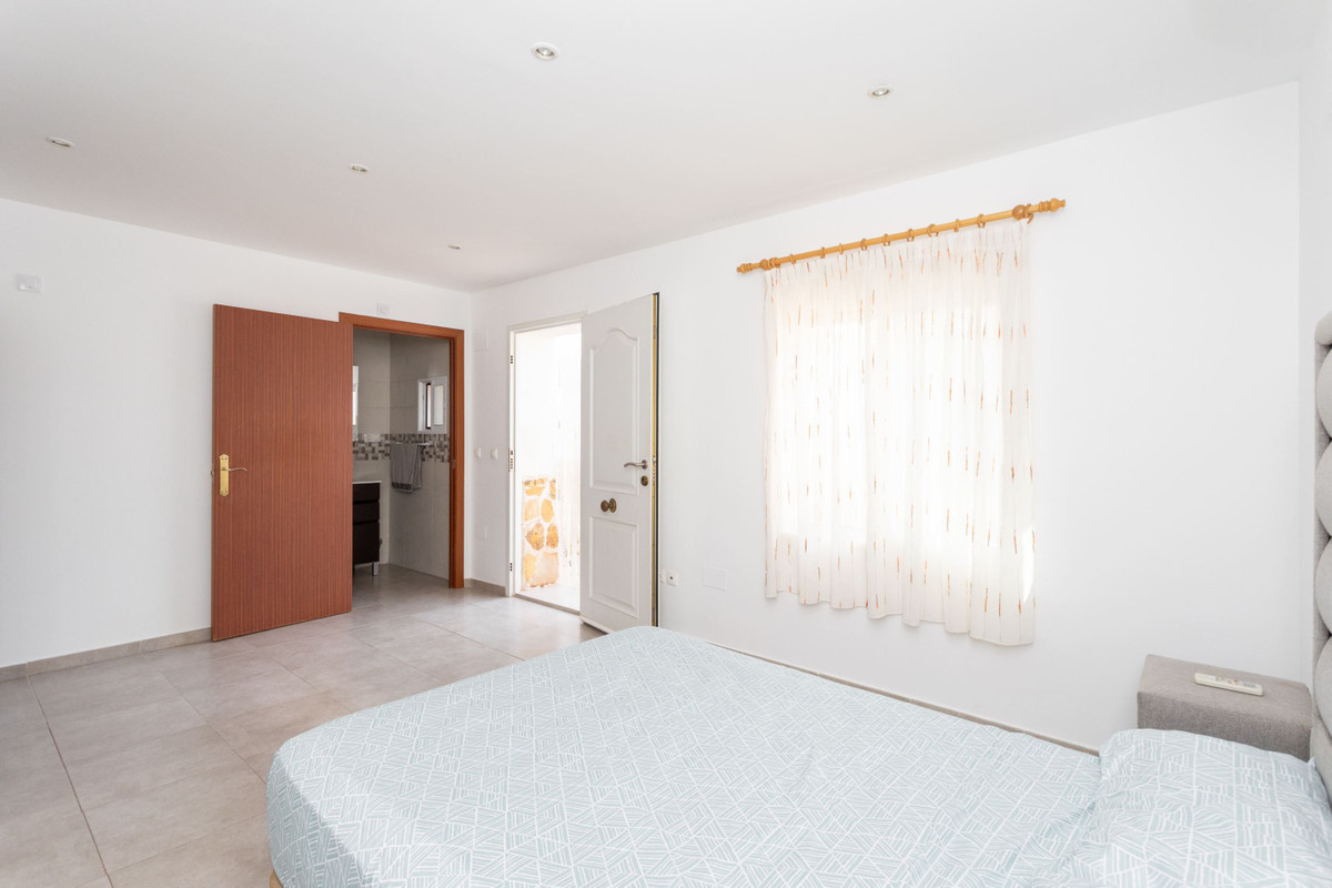 For sale - 4 Bedroom 3 Bathroom House - Townhouse in Los Montesinos - Los Montesinos Centro  - Alicante