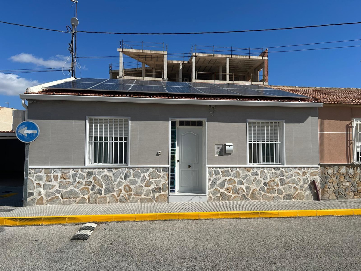 For sale - 4 Bedroom 3 Bathroom House - Townhouse in Los Montesinos - Los Montesinos Centro  - Alicante