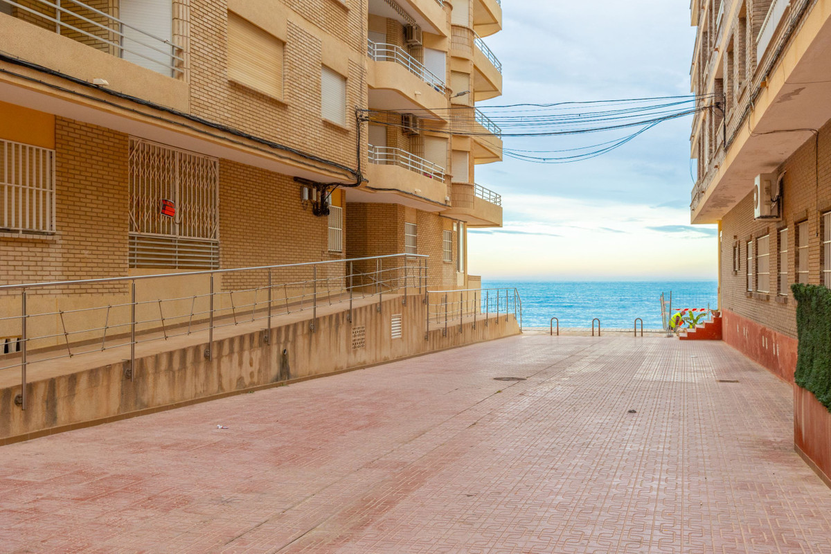 For sale - 3 Bedroom 1 Bathroom Apartment - Middle Floor Apartment in Torrevieja - La Mata  - Alicante