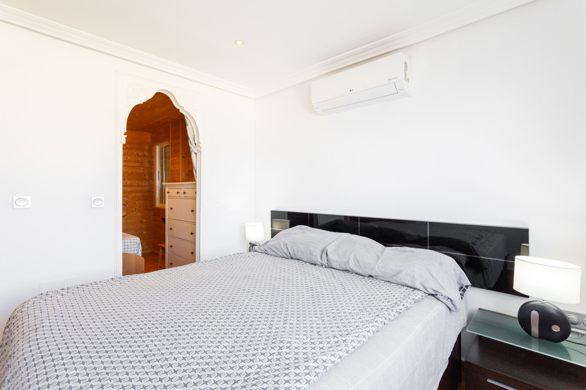 For sale - 3 Bedroom 1 Bathroom Apartment - Middle Floor Apartment in Torrevieja - La Mata  - Alicante