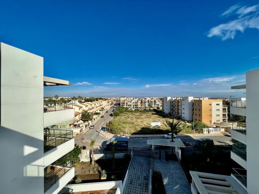 For sale - 3 Bedroom 2 Bathroom Apartment - Top Floor Apartment in Orihuela - Los Dolses  - Alicante