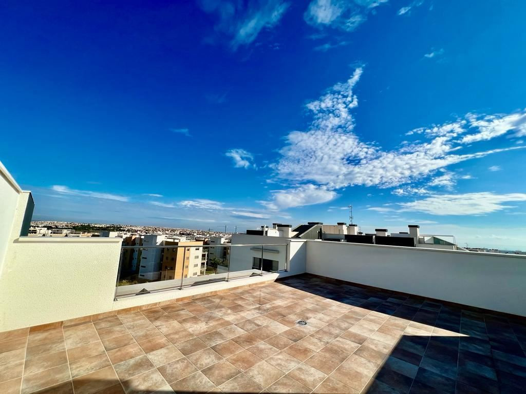 For sale - 3 Bedroom 2 Bathroom Apartment - Top Floor Apartment in Orihuela - Los Dolses  - Alicante