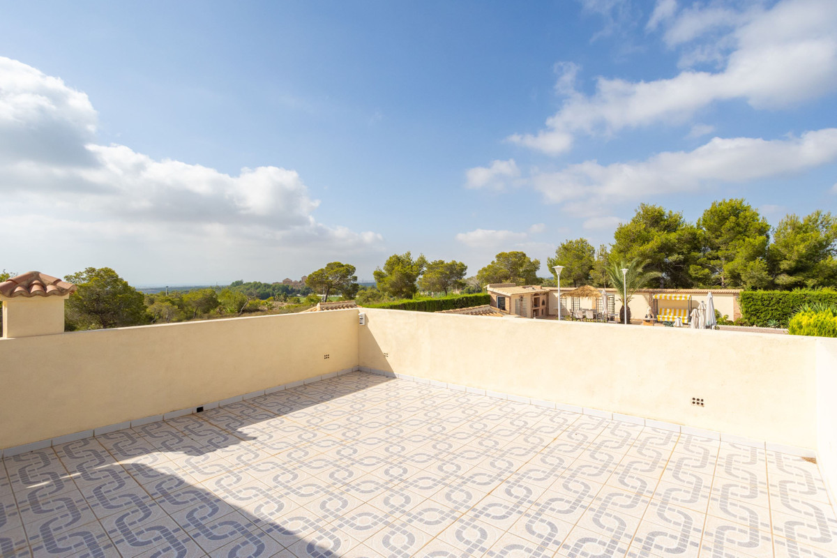 For sale - 4 Bedroom 4 Bathroom House - Detached Villa in Orihuela - Villamartin  - Alicante