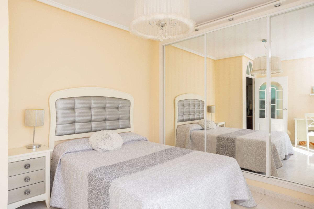 For sale - 4 Bedroom 4 Bathroom House - Detached Villa in Orihuela - Villamartin  - Alicante