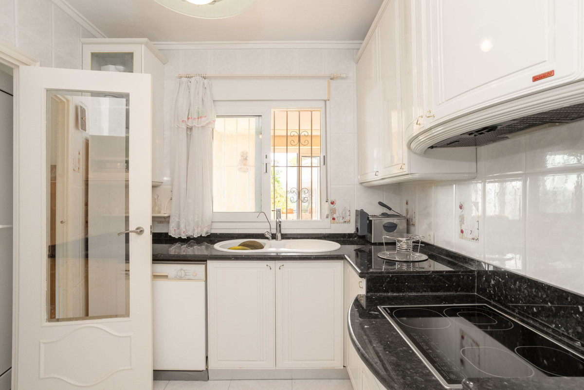 For sale - 4 Bedroom 4 Bathroom House - Detached Villa in Orihuela - Villamartin  - Alicante