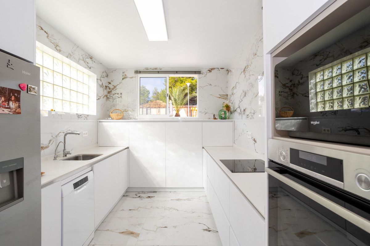 For sale - 4 Bedroom 4 Bathroom House - Detached Villa in Orihuela - Villamartin  - Alicante