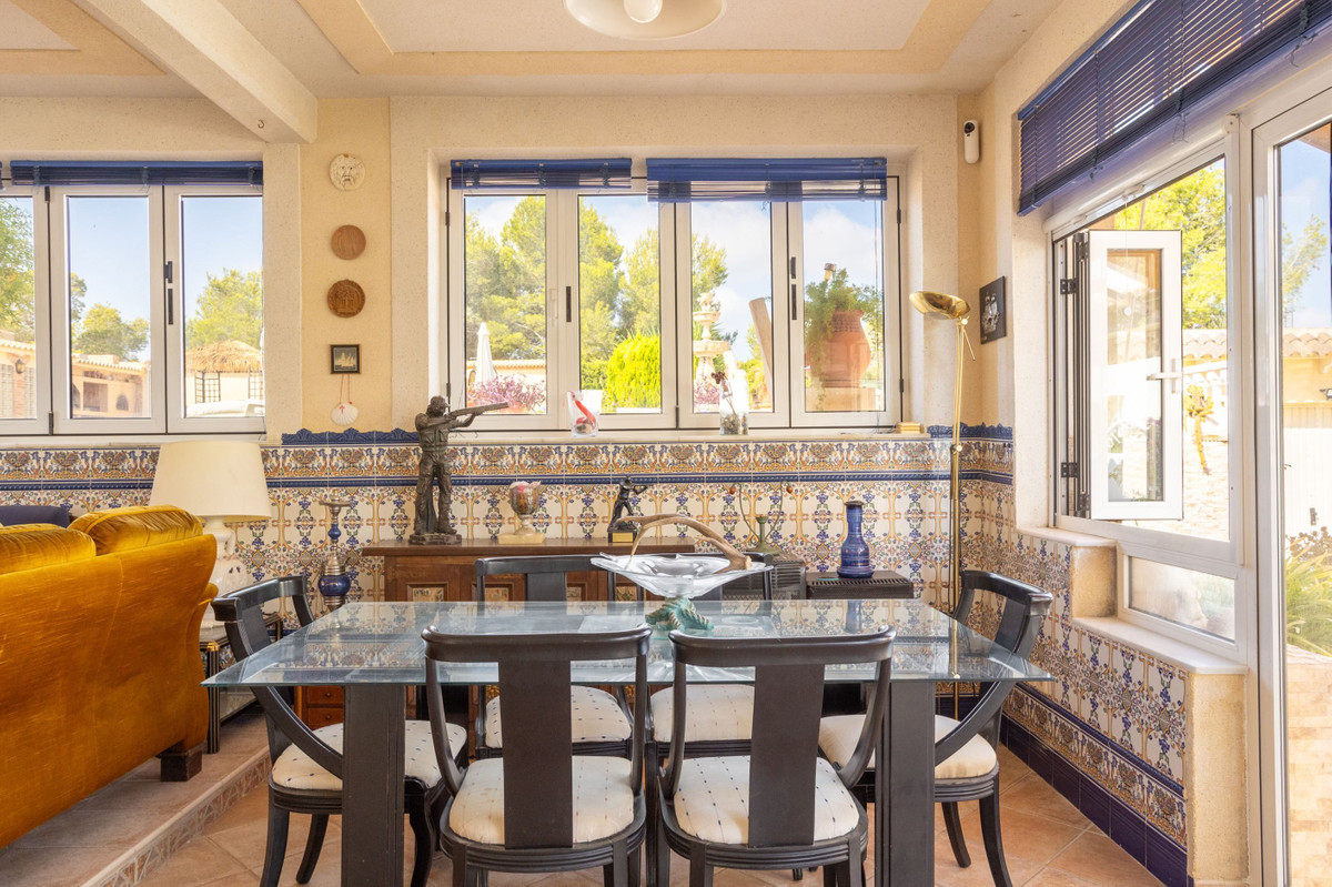 For sale - 4 Bedroom 4 Bathroom House - Detached Villa in Orihuela - Villamartin  - Alicante