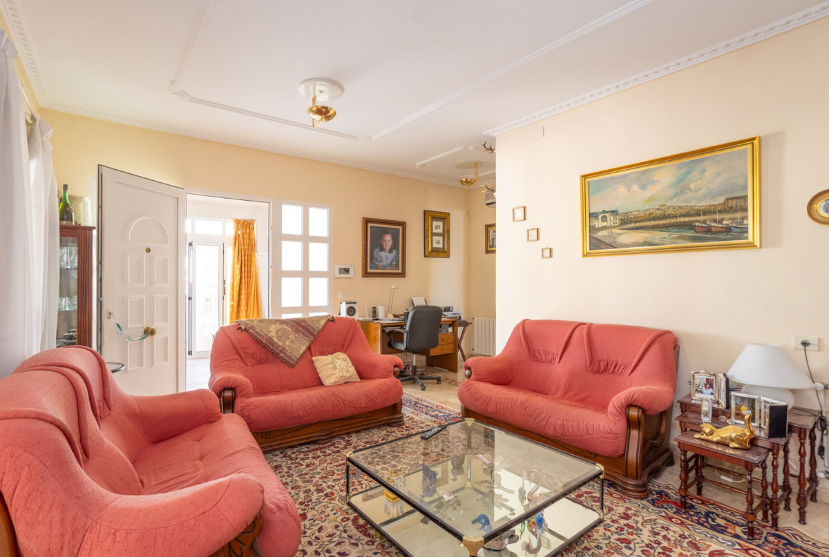 For sale - 4 Bedroom 4 Bathroom House - Detached Villa in Orihuela - Villamartin  - Alicante