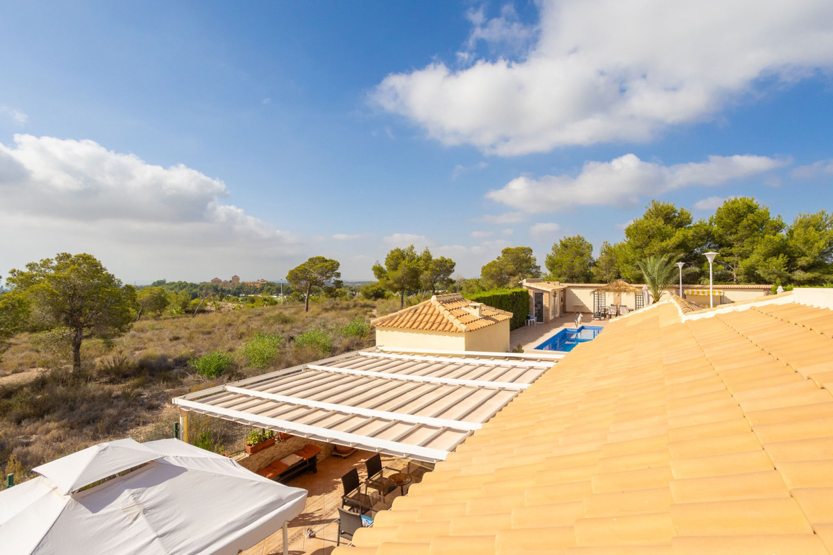 For sale - 4 Bedroom 4 Bathroom House - Detached Villa in Orihuela - Villamartin  - Alicante