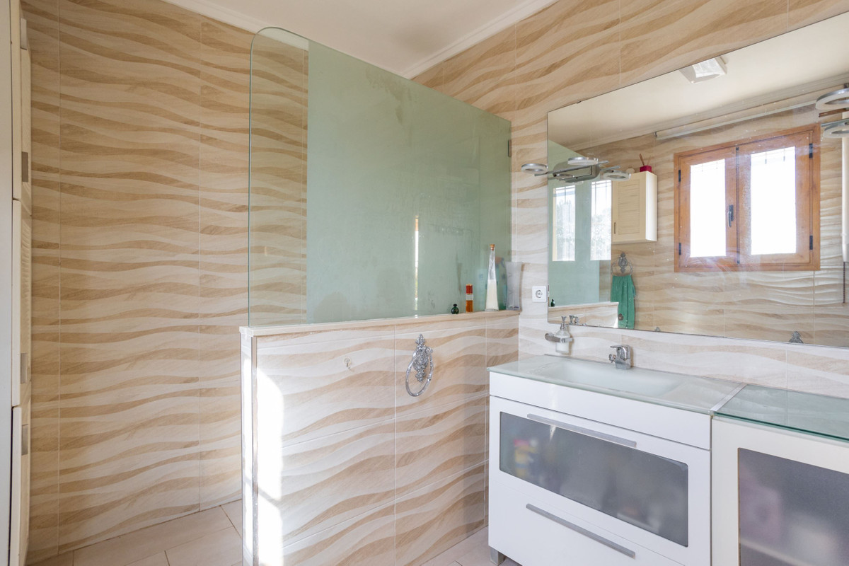 For sale - 4 Bedroom 4 Bathroom House - Detached Villa in Orihuela - Villamartin  - Alicante