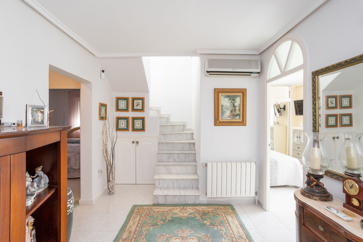 For sale - 4 Bedroom 4 Bathroom House - Detached Villa in Orihuela - Villamartin  - Alicante