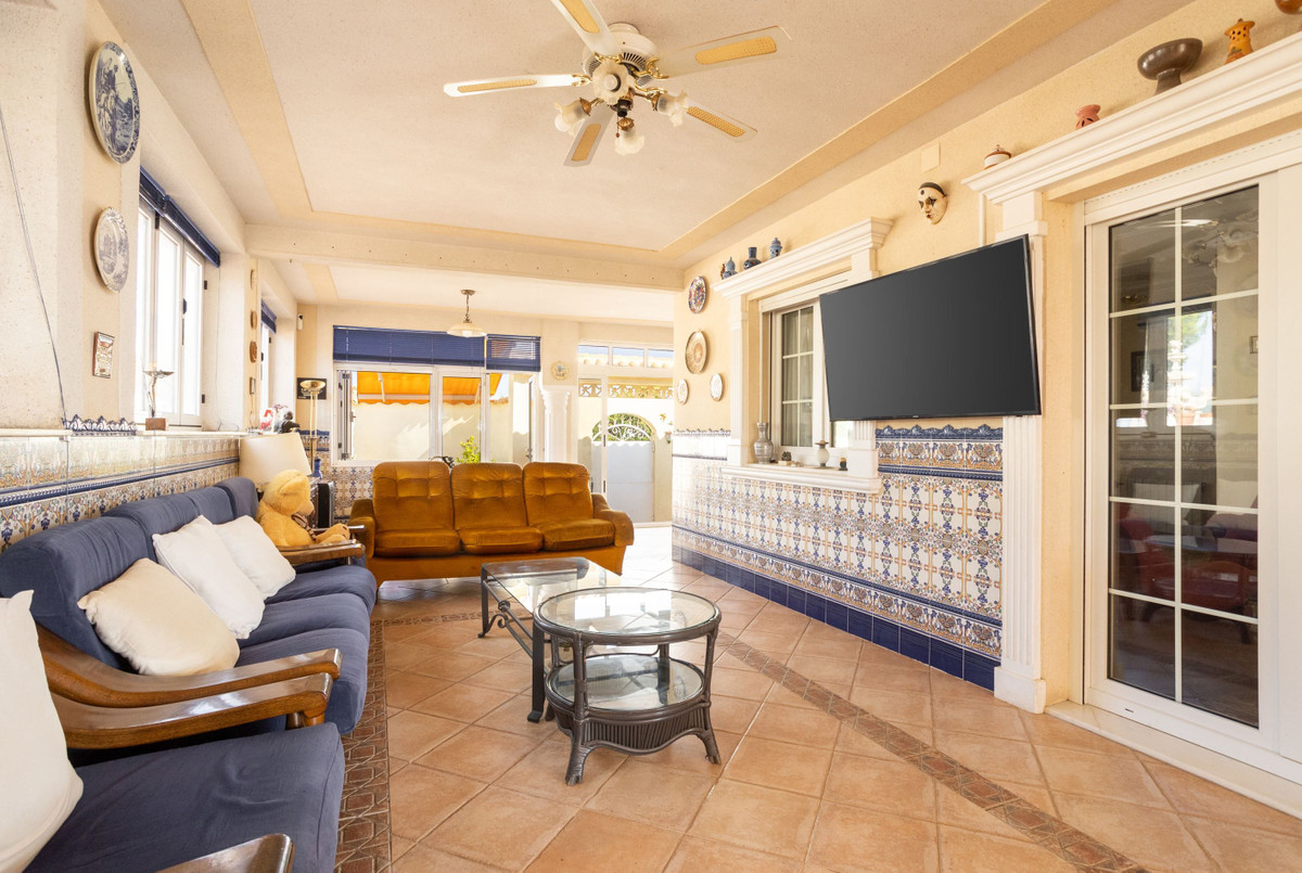 For sale - 4 Bedroom 4 Bathroom House - Detached Villa in Orihuela - Villamartin  - Alicante