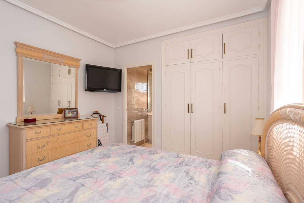 For sale - 4 Bedroom 4 Bathroom House - Detached Villa in Orihuela - Villamartin  - Alicante