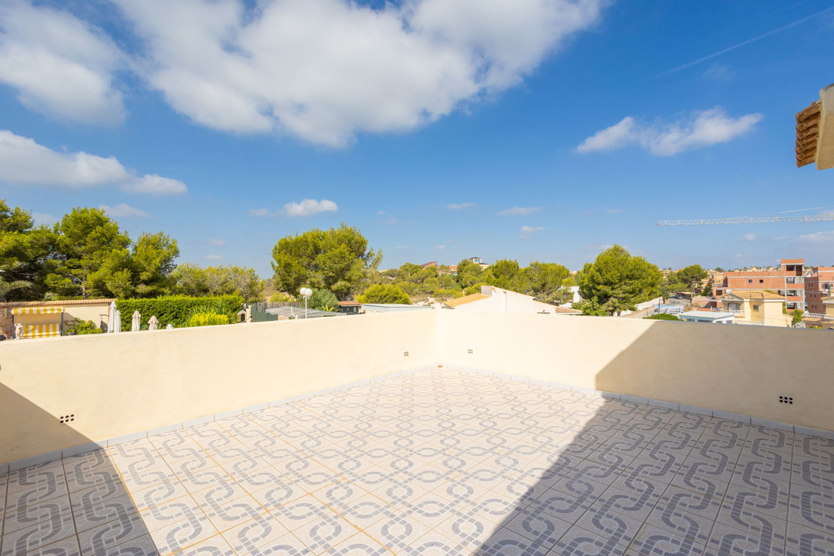 For sale - 4 Bedroom 4 Bathroom House - Detached Villa in Orihuela - Villamartin  - Alicante