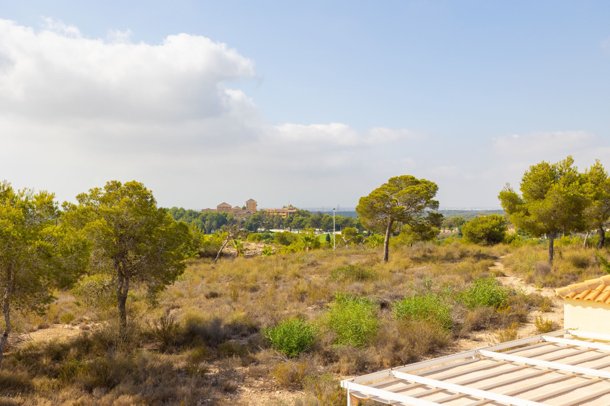 For sale - 4 Bedroom 4 Bathroom House - Detached Villa in Orihuela - Villamartin  - Alicante