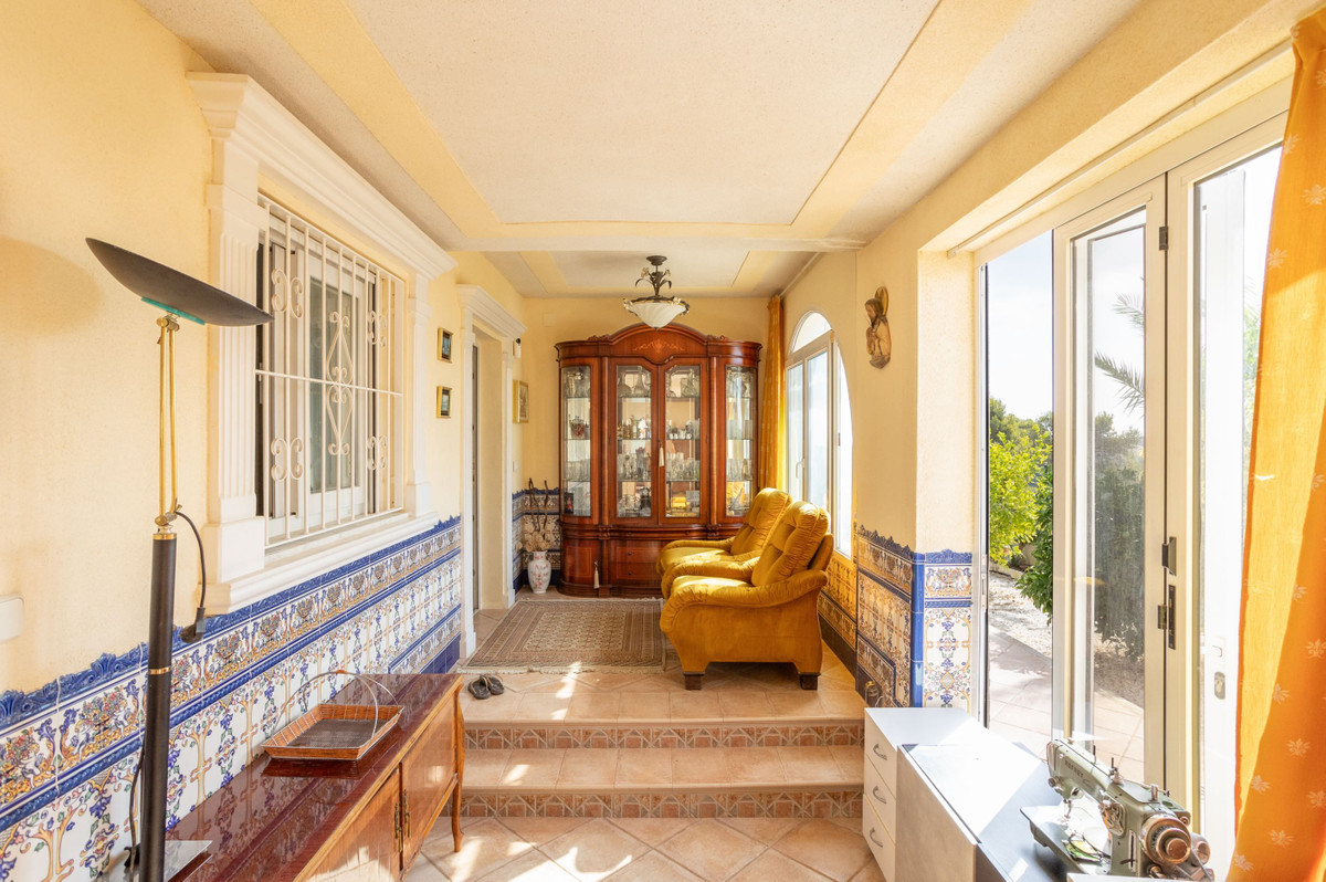 For sale - 4 Bedroom 4 Bathroom House - Detached Villa in Orihuela - Villamartin  - Alicante