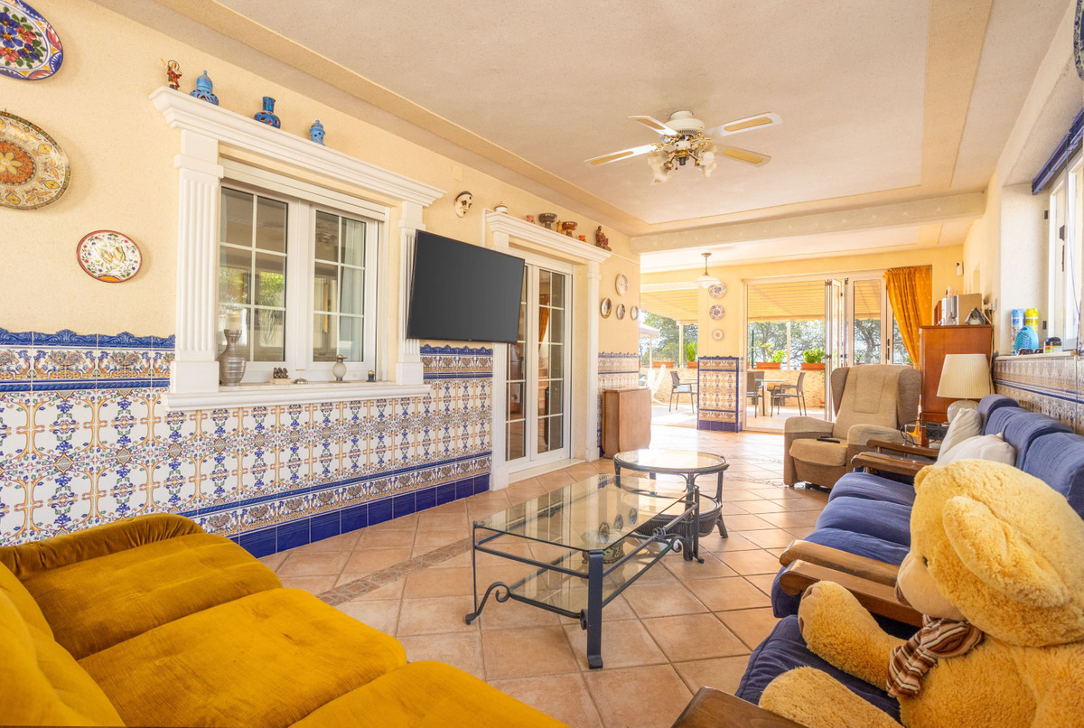 For sale - 4 Bedroom 4 Bathroom House - Detached Villa in Orihuela - Villamartin  - Alicante