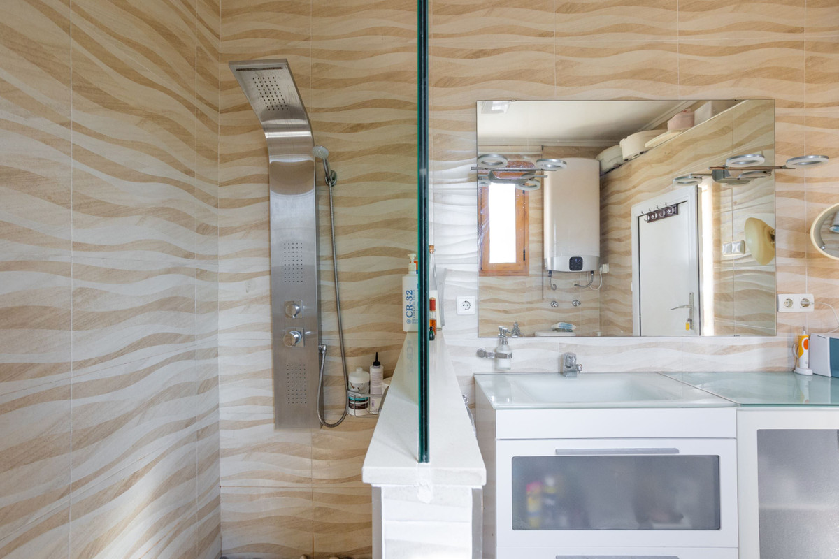 For sale - 4 Bedroom 4 Bathroom House - Detached Villa in Orihuela - Villamartin  - Alicante