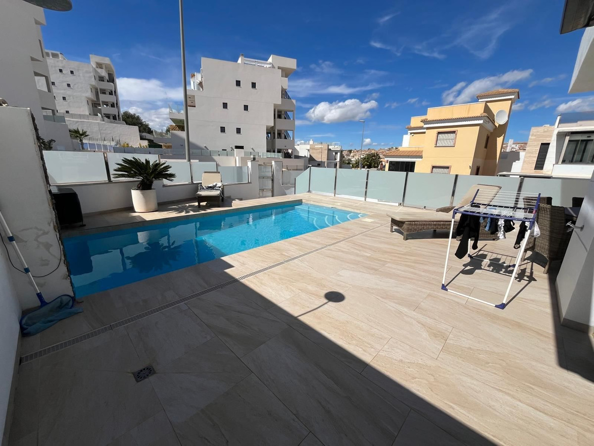 For sale - 3 Bedroom 2 Bathroom House - Detached Villa in Orihuela - Villamartin  - Alicante