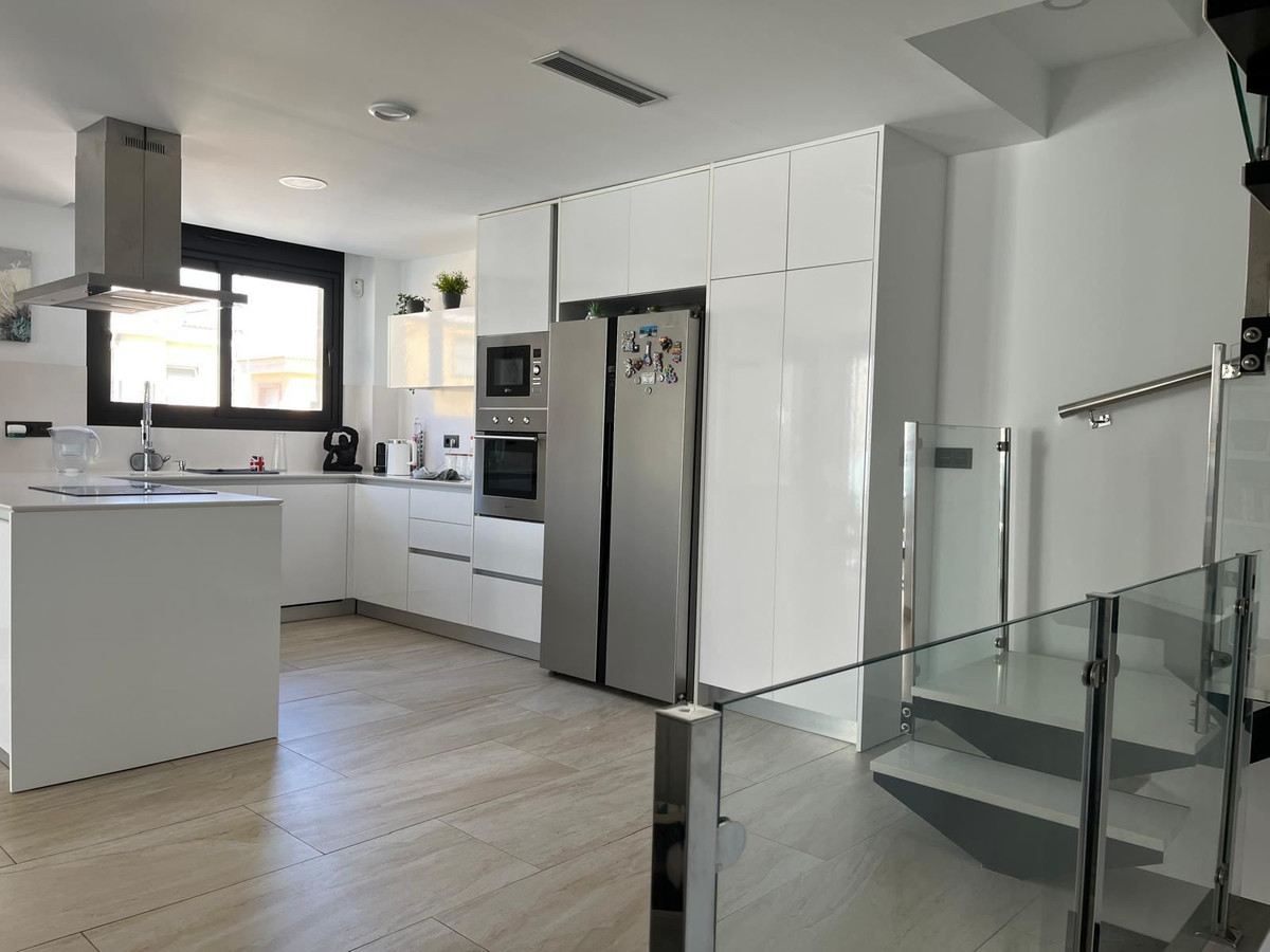 For sale - 3 Bedroom 2 Bathroom House - Detached Villa in Orihuela - Villamartin  - Alicante