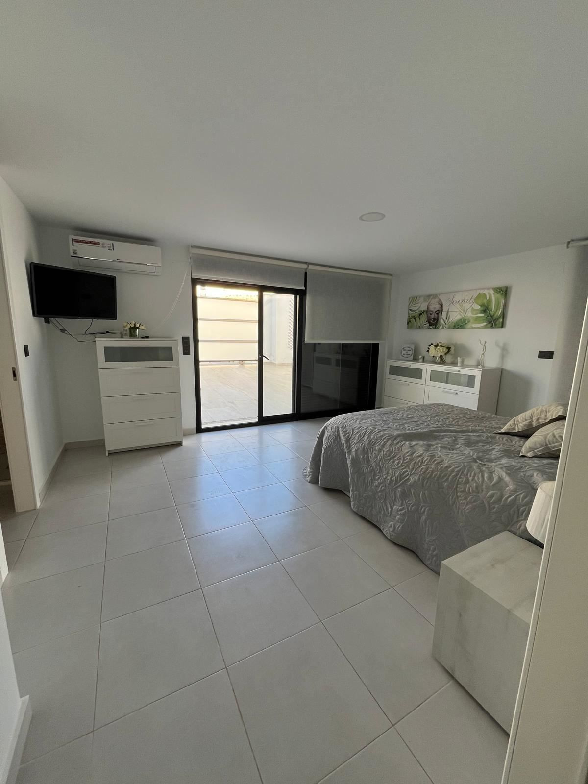 For sale - 3 Bedroom 2 Bathroom House - Detached Villa in Orihuela - Villamartin  - Alicante