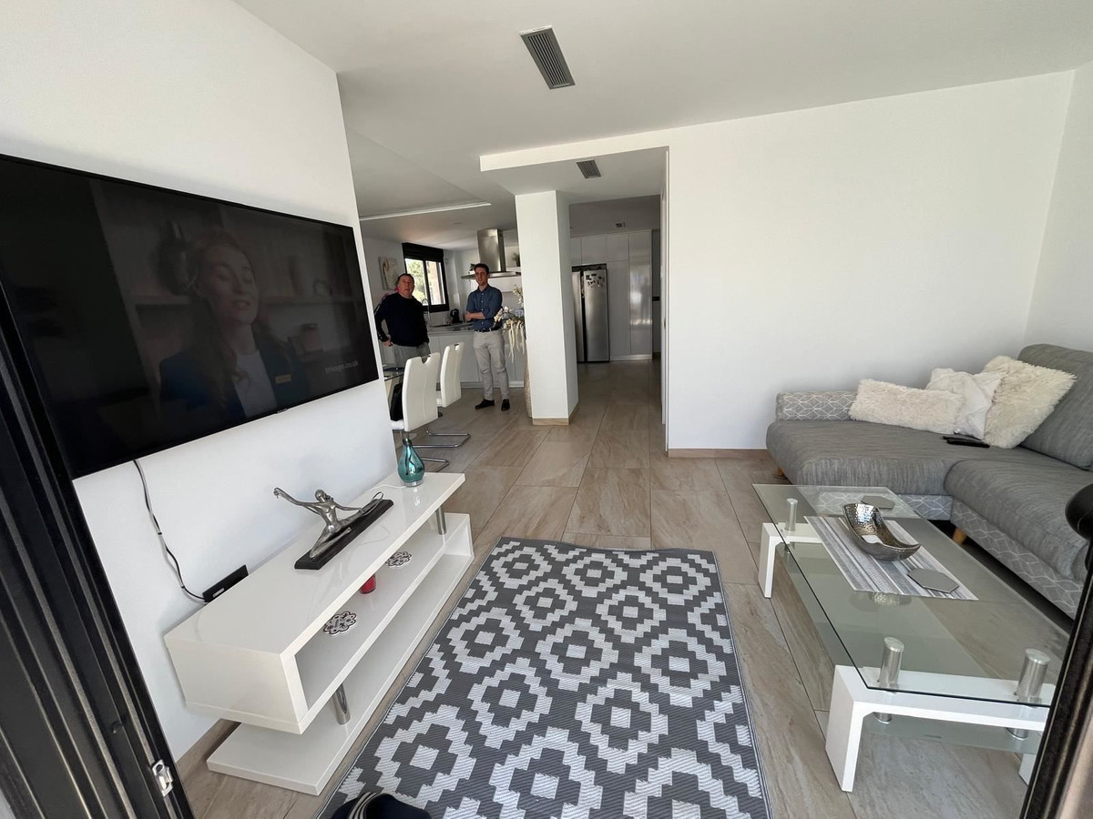 For sale - 3 Bedroom 2 Bathroom House - Detached Villa in Orihuela - Villamartin  - Alicante