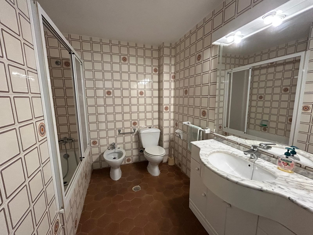 For sale - 3 Bedroom 2 Bathroom Apartment - Ground Floor Apartment in Torrevieja - Torrevieja Centro  - Alicante