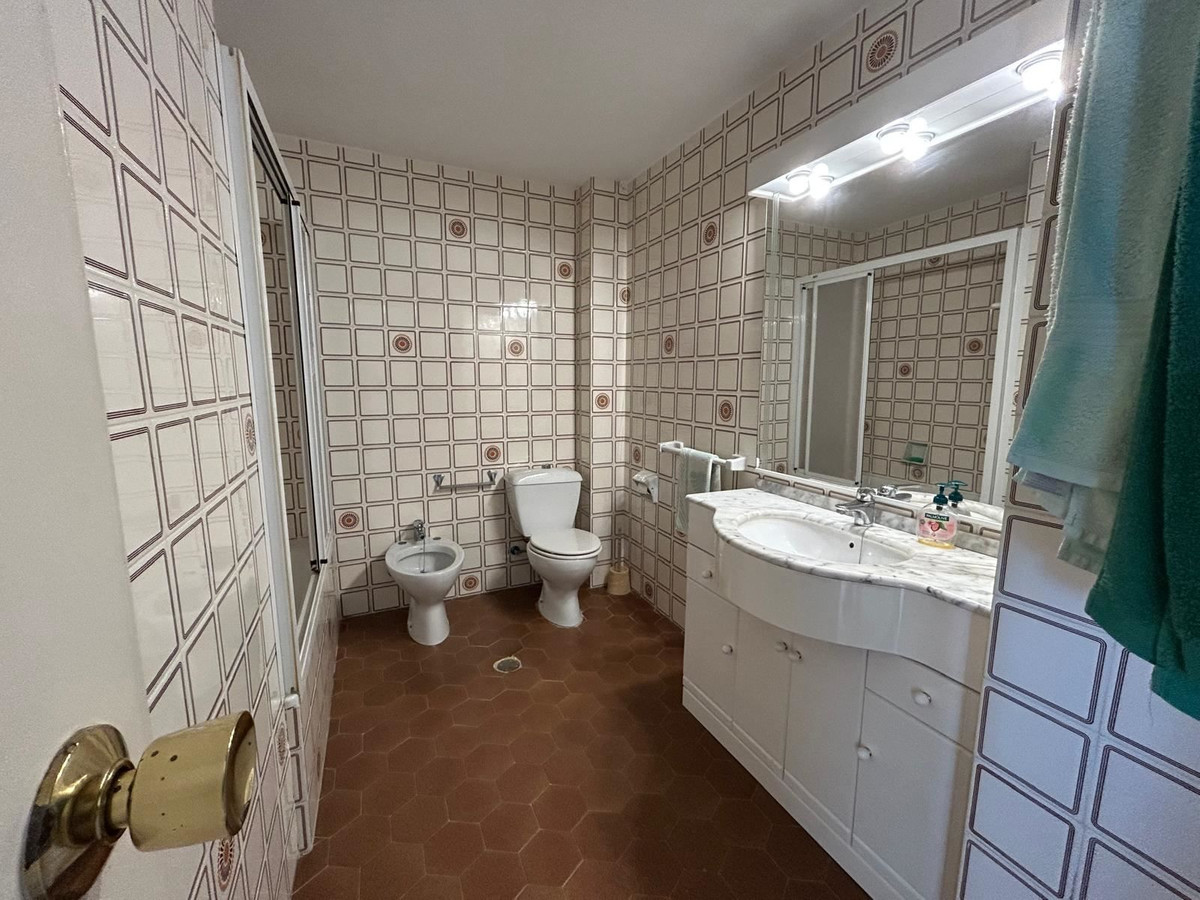 For sale - 3 Bedroom 2 Bathroom Apartment - Ground Floor Apartment in Torrevieja - Torrevieja Centro  - Alicante