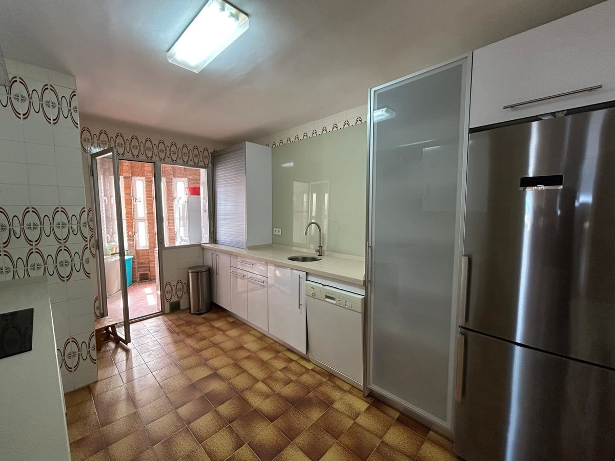 For sale - 3 Bedroom 2 Bathroom Apartment - Ground Floor Apartment in Torrevieja - Torrevieja Centro  - Alicante