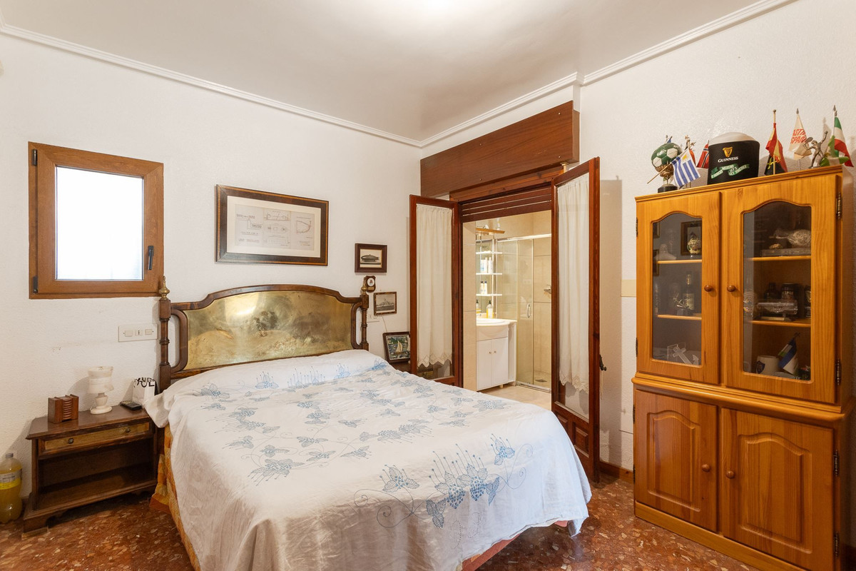 For sale - 6 Bedroom 4 Bathroom House - Detached Villa in Orihuela - Campoamor  - Alicante