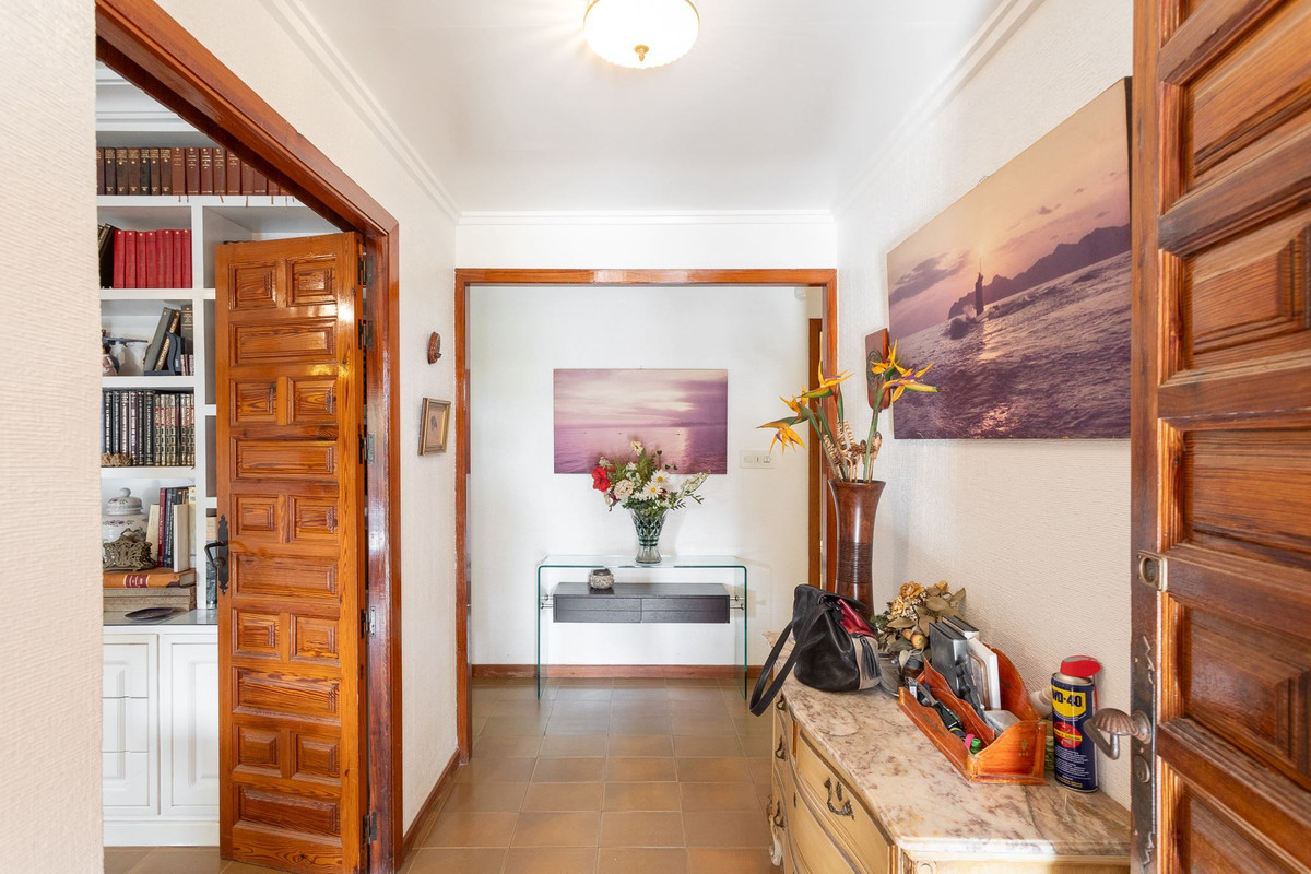 For sale - 6 Bedroom 4 Bathroom House - Detached Villa in Orihuela - Campoamor  - Alicante
