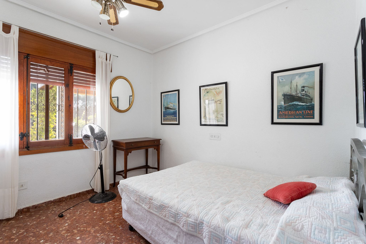 For sale - 6 Bedroom 4 Bathroom House - Detached Villa in Orihuela - Campoamor  - Alicante