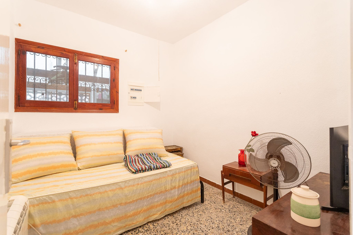 For sale - 6 Bedroom 4 Bathroom House - Detached Villa in Orihuela - Campoamor  - Alicante