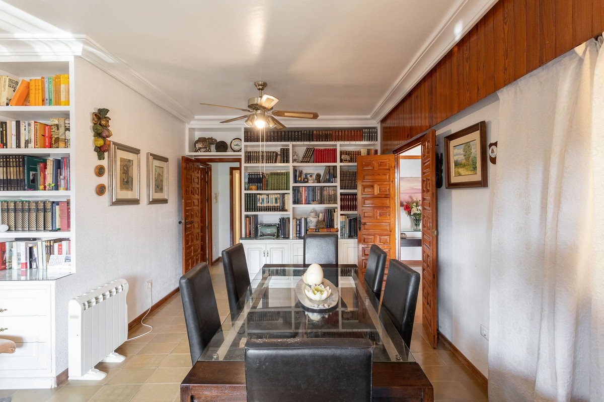 For sale - 6 Bedroom 4 Bathroom House - Detached Villa in Orihuela - Campoamor  - Alicante