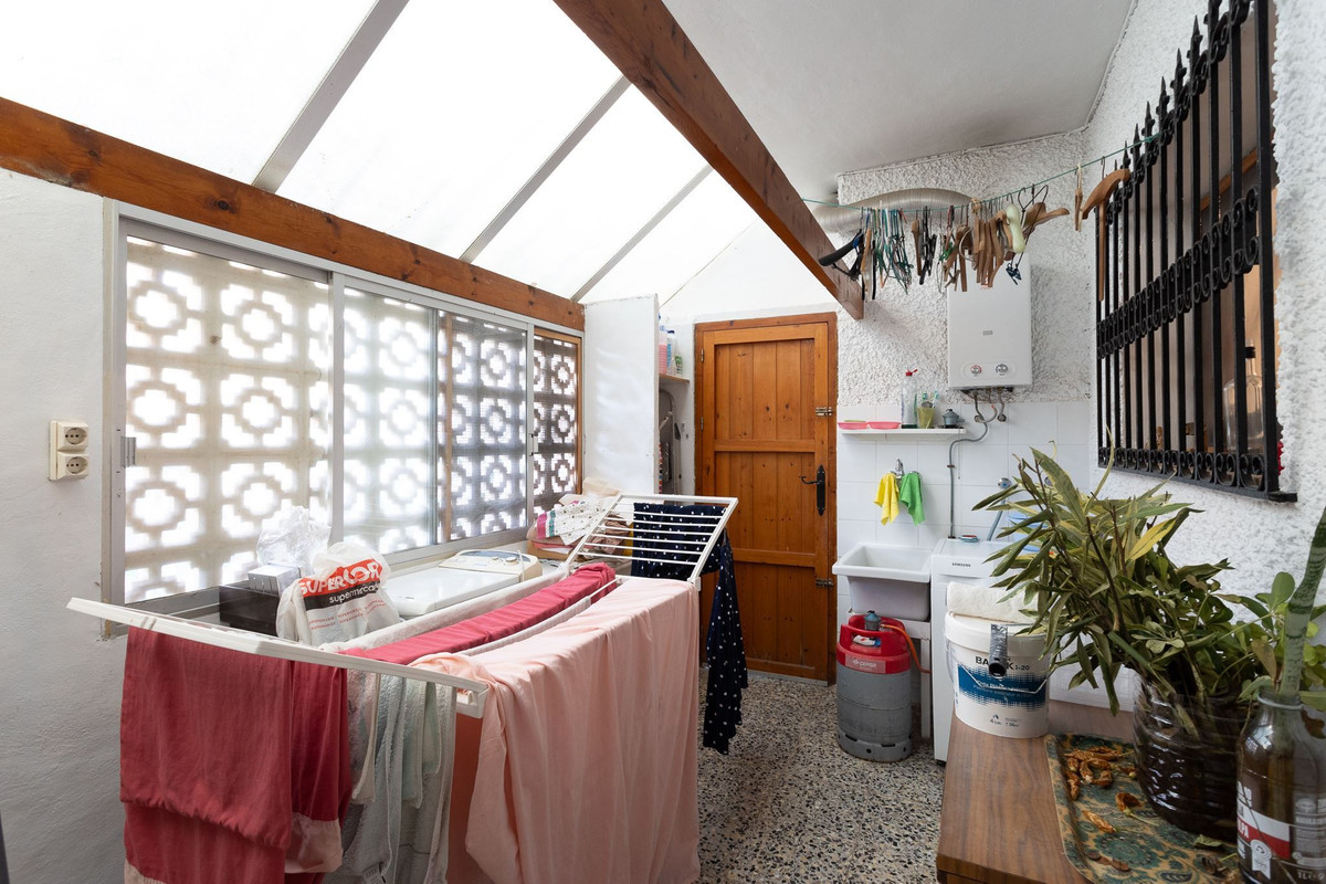 For sale - 6 Bedroom 4 Bathroom House - Detached Villa in Orihuela - Campoamor  - Alicante
