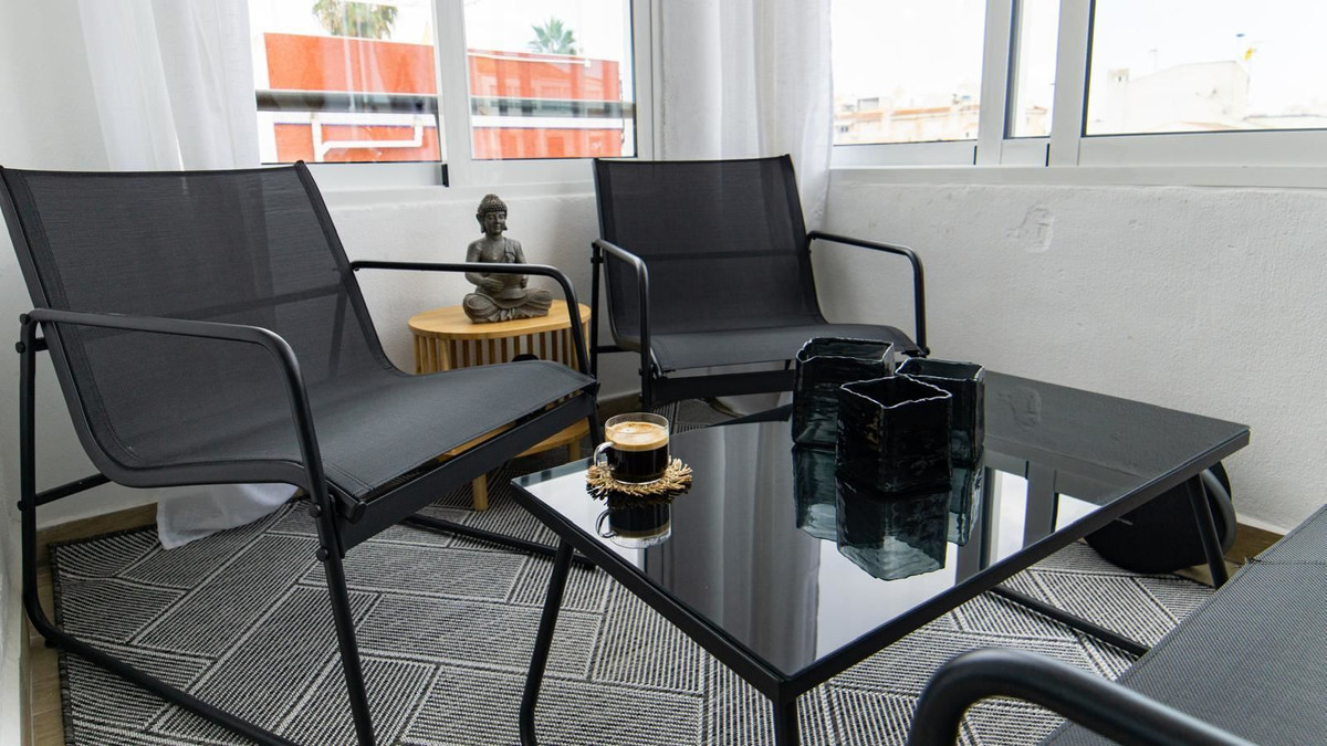 For sale - 2 Bedroom 1 Bathroom Apartment - Middle Floor Apartment in Torrevieja - Torrevieja Centro  - Alicante