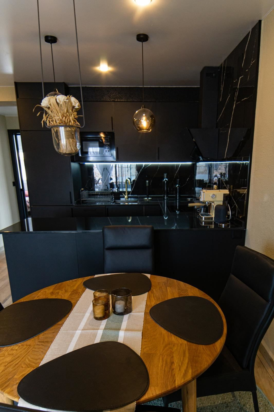 For sale - 2 Bedroom 1 Bathroom Apartment - Middle Floor Apartment in Torrevieja - Torrevieja Centro  - Alicante
