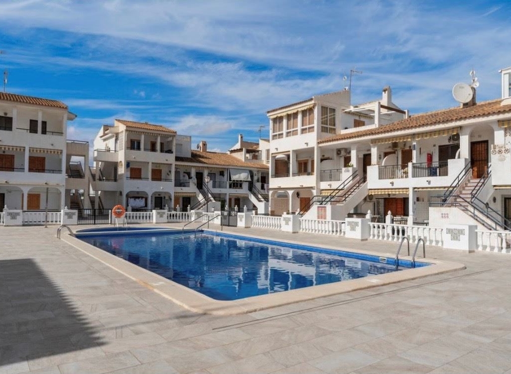 2 Bedroom 1 Bathroom Apartment - Middle Floor Apartment in Torrevieja