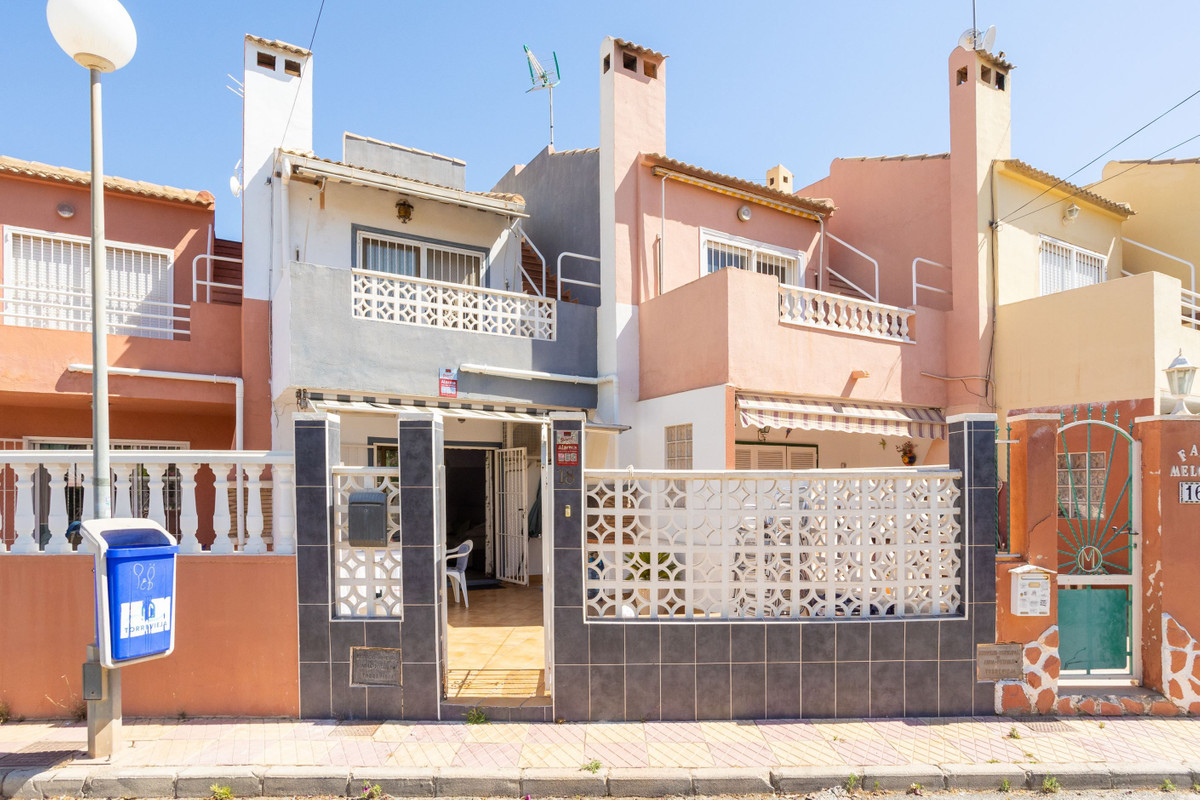 For sale - 2 Bedroom 2 Bathroom House - Townhouse in Torrevieja - Torrevieja Centro  - Alicante