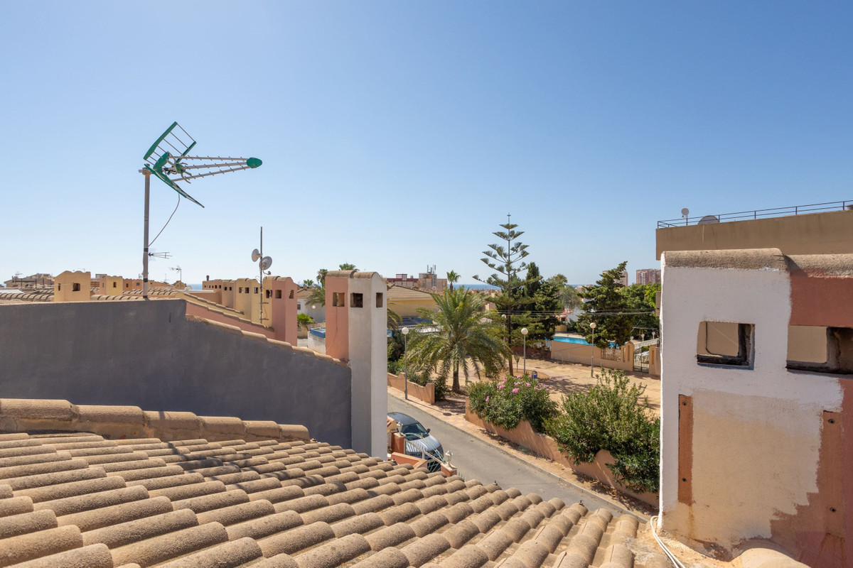 For sale - 2 Bedroom 2 Bathroom House - Townhouse in Torrevieja - Torrevieja Centro  - Alicante