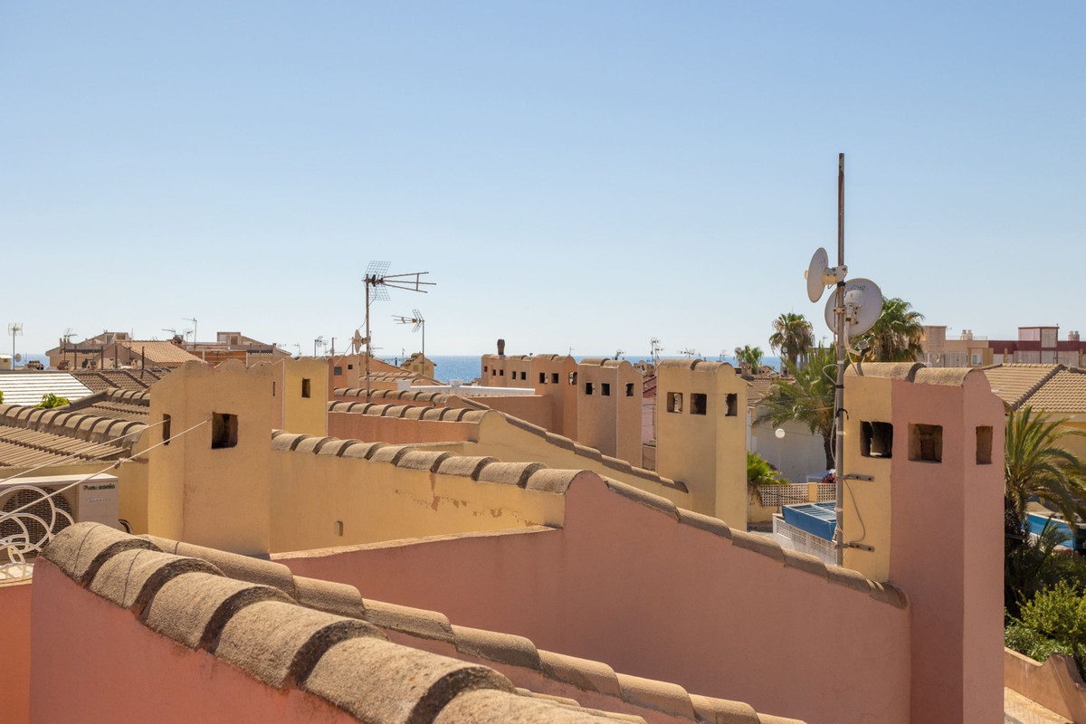 For sale - 2 Bedroom 2 Bathroom House - Townhouse in Torrevieja - Torrevieja Centro  - Alicante