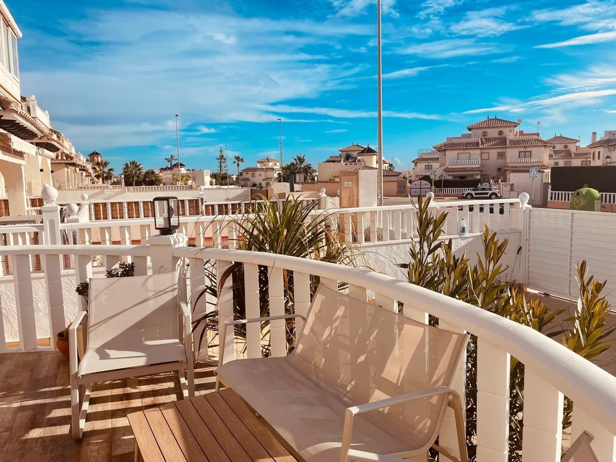 For sale - 3 Bedroom 2 Bathroom House - Townhouse in Orihuela - Lomas de Cabo Roig  - Alicante