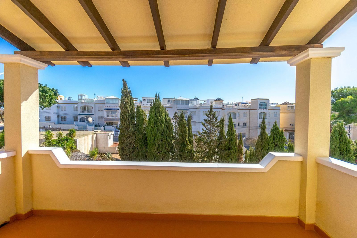 For sale - 3 Bedroom 2 Bathroom House - Detached Villa in Orihuela - Villamartin  - Alicante