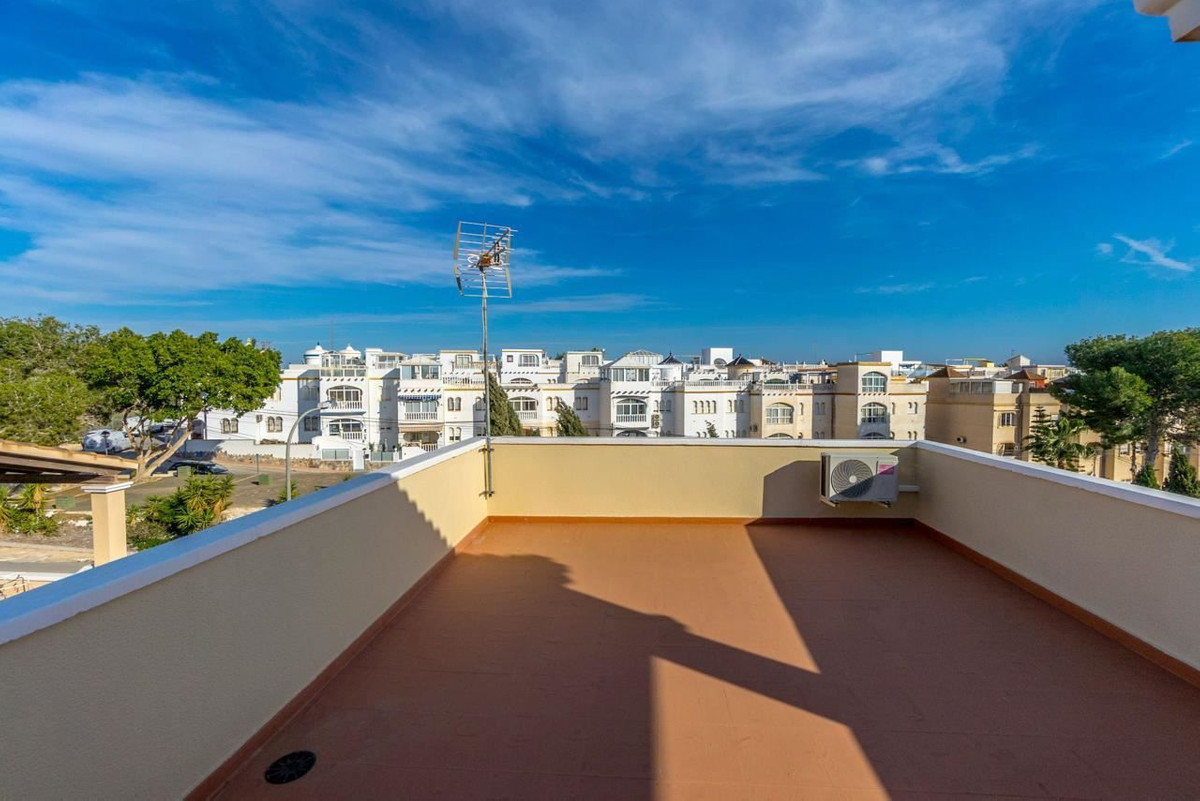 For sale - 3 Bedroom 2 Bathroom House - Detached Villa in Orihuela - Villamartin  - Alicante