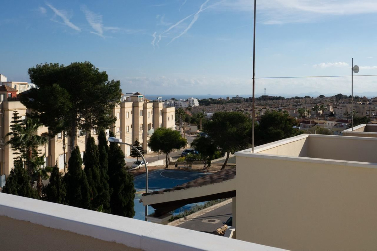 For sale - 3 Bedroom 2 Bathroom House - Detached Villa in Orihuela - Villamartin  - Alicante