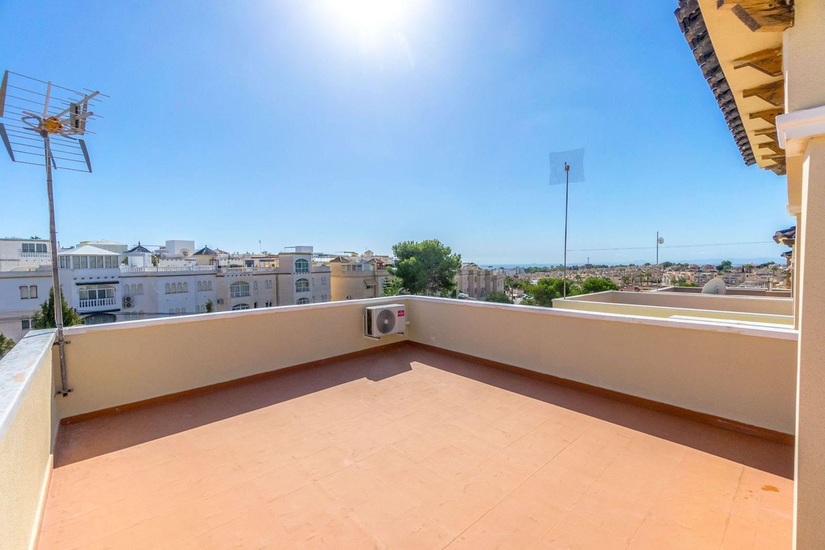 For sale - 3 Bedroom 2 Bathroom House - Detached Villa in Orihuela - Villamartin  - Alicante
