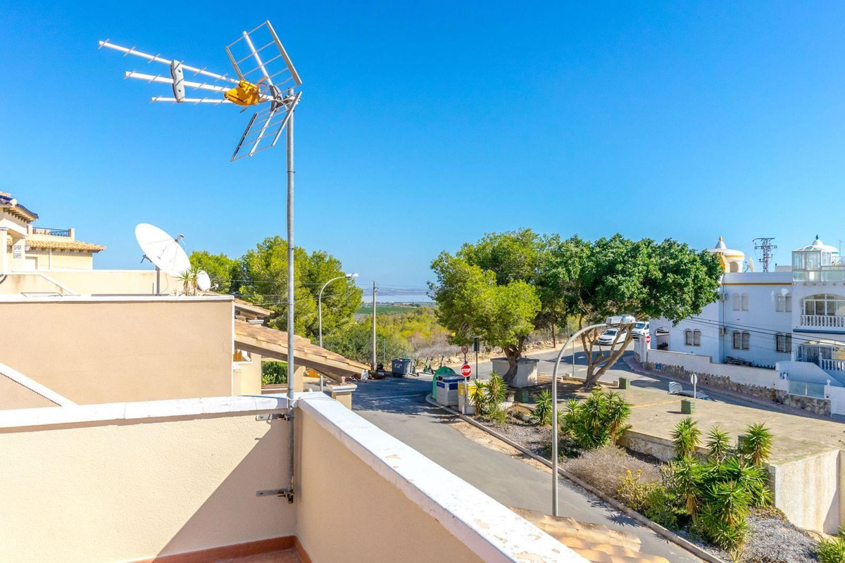For sale - 3 Bedroom 2 Bathroom House - Detached Villa in Orihuela - Villamartin  - Alicante