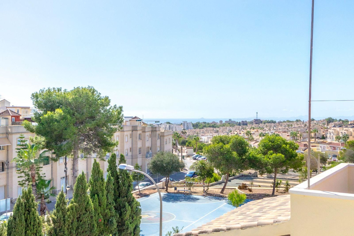 For sale - 3 Bedroom 2 Bathroom House - Detached Villa in Orihuela - Villamartin  - Alicante
