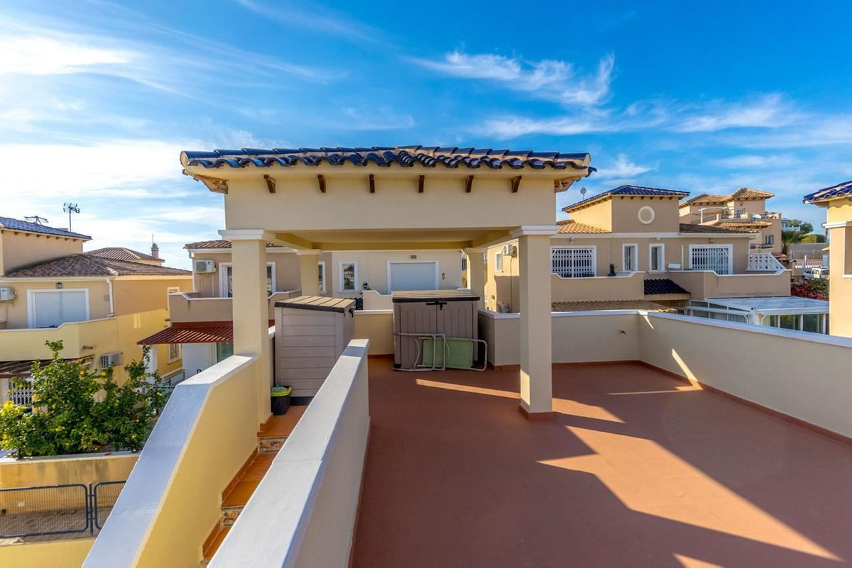 For sale - 3 Bedroom 2 Bathroom House - Detached Villa in Orihuela - Villamartin  - Alicante